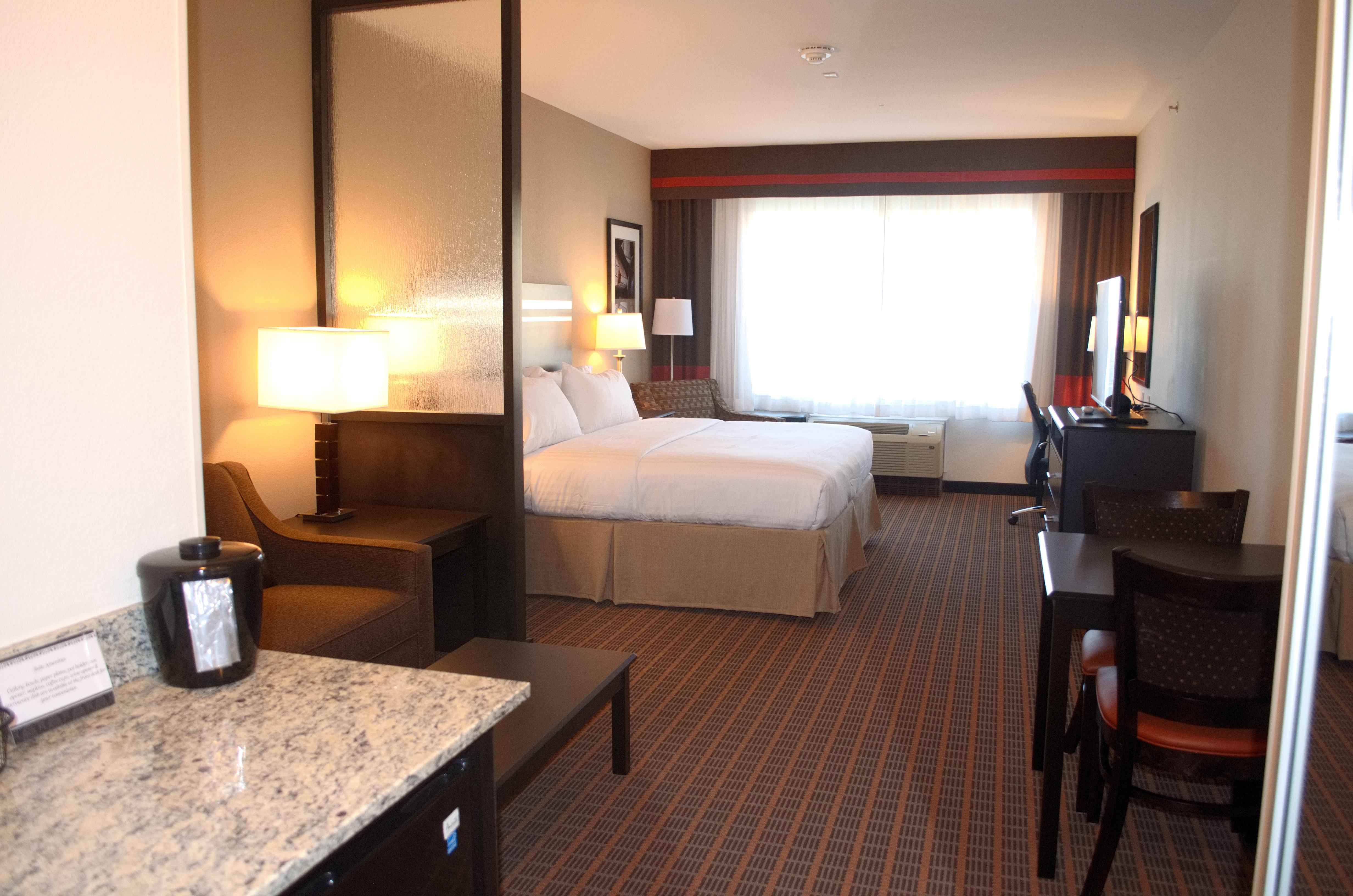 Express & By Ihg 2* Golden
