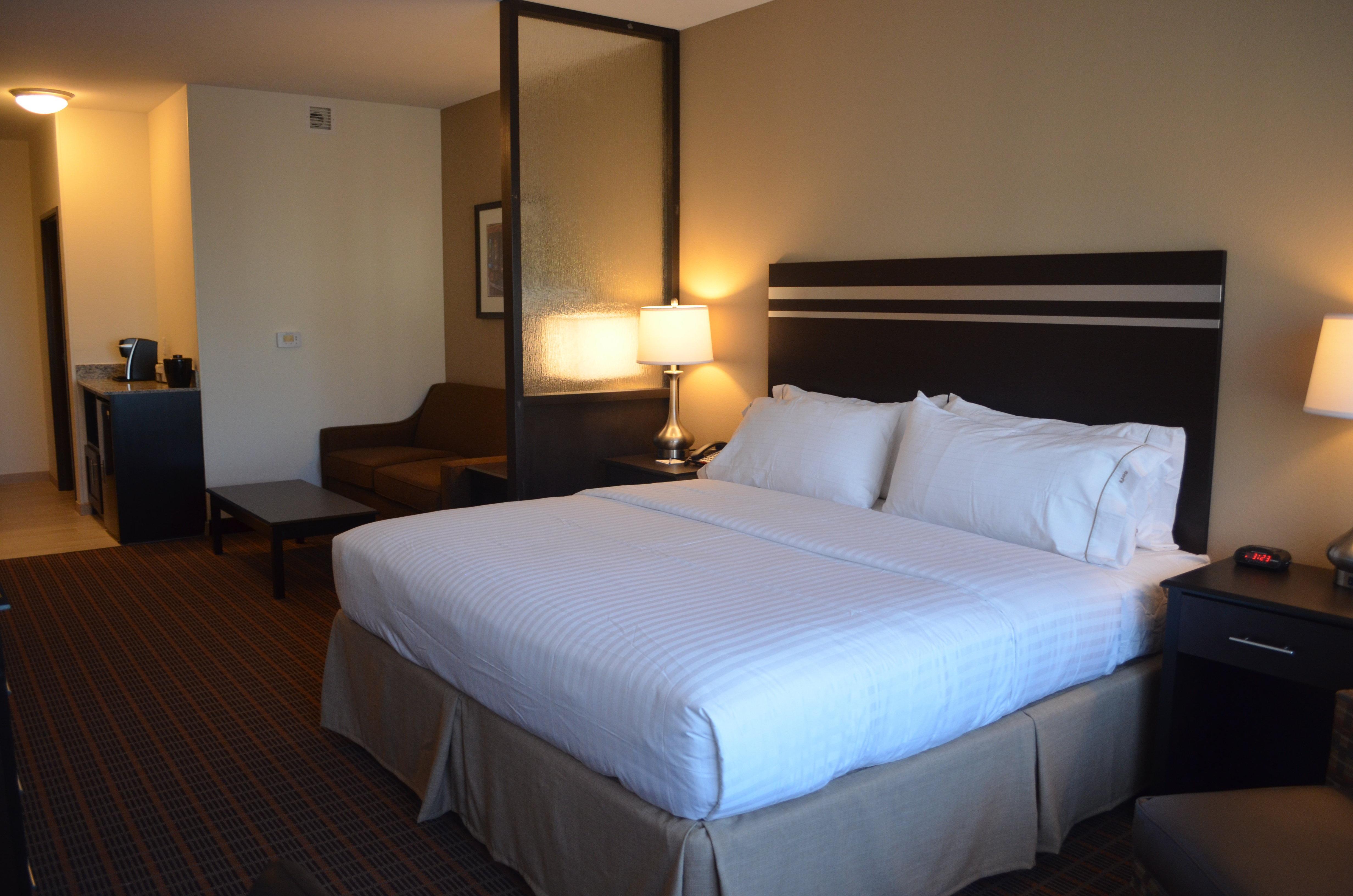 Express & By Ihg 2*