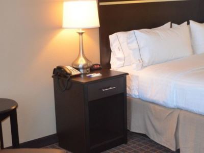 Hotel Express & By Ihg Golden